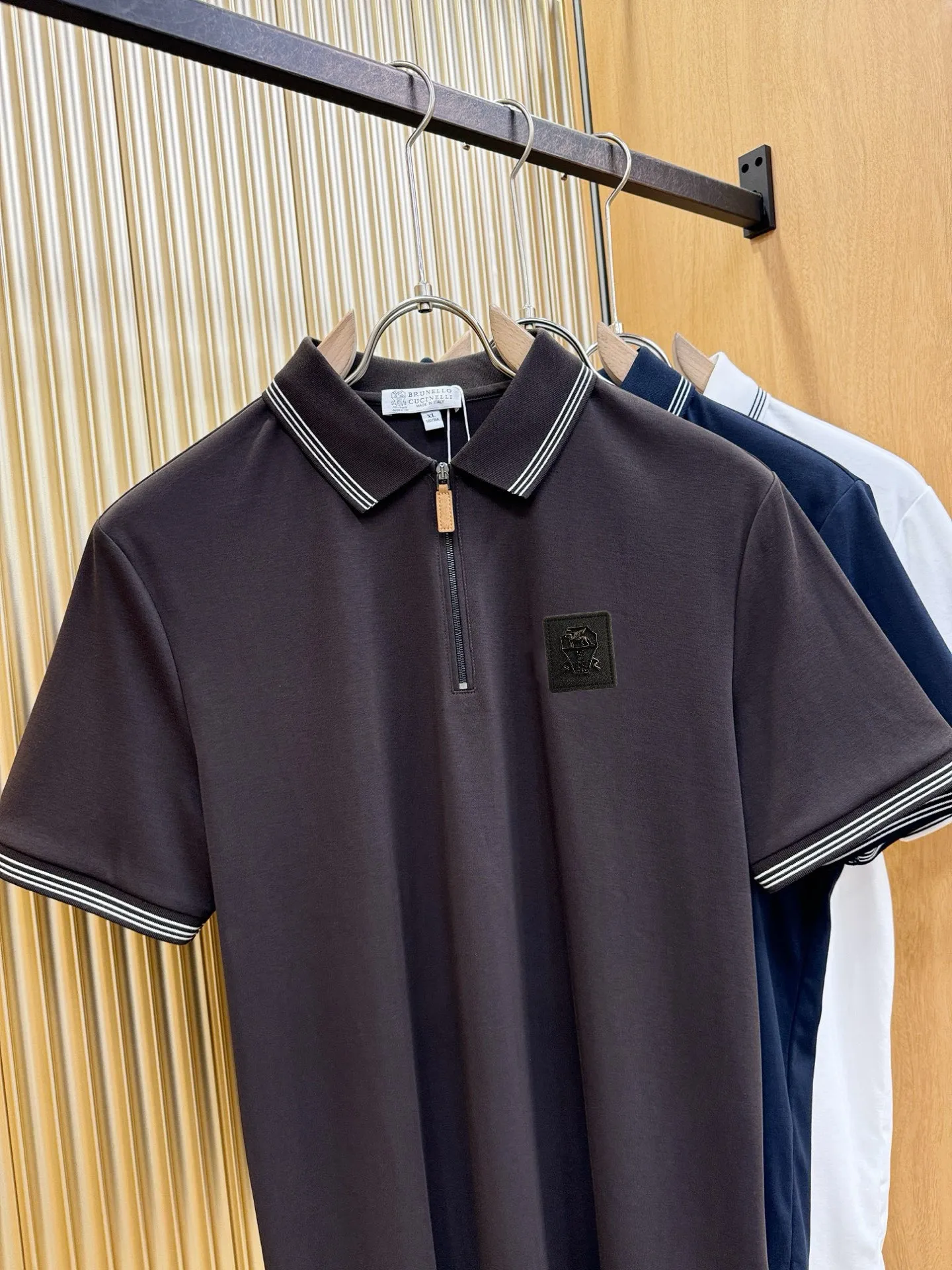 , BC Bruti's 2026 spring and summer New Arrival first counter, the latest New Arrival lapel short sleeves, mercerized cotton fabric, Premium customization, avant-garde and fashionable design! The brand logo is designed with heavy craftsmanship. It feels soft. It is comfortable to wear. It has exquisite counter-level stitching. It has fine workmanship. The upper body effect is incomparably handsome! A must-have item for a stylish man! Sizes:M-4XL